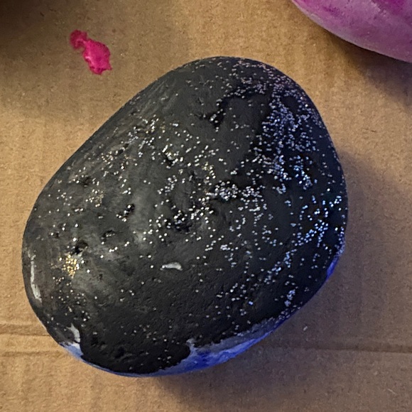 Emmy’s Creations: Vibrant Hand-Painted Decorative Stones - Picture 2 of 9